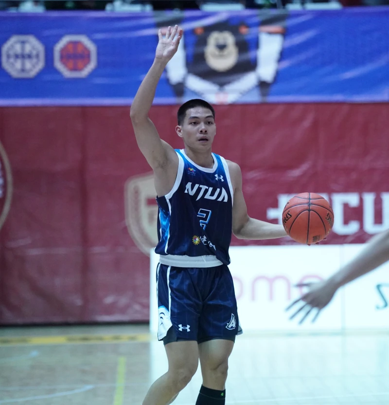 臺灣藝大 王威翔15分6籃板6助攻。大專體總提供