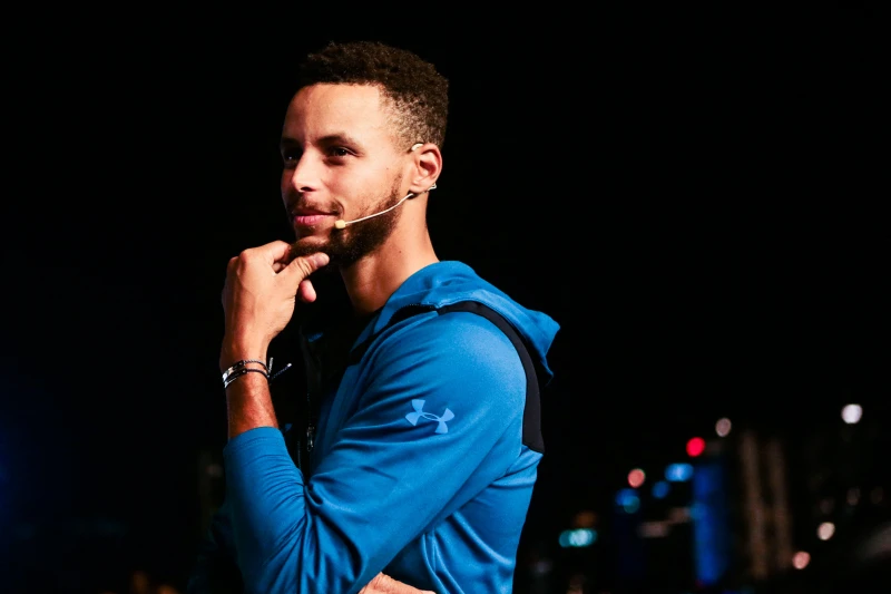勇士球星柯瑞（Stephen Curry）與合作逾十年的運動品牌Under Armour正式宣布分手。法新社