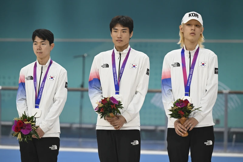 韓國「金毛」選手崔因鎬（右）來台參賽摘金。法新社