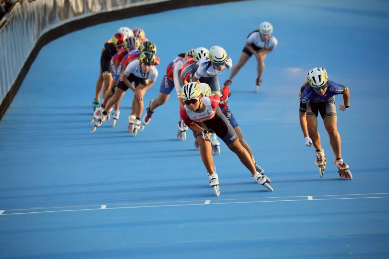 台南地主選手年僅19歲黃立昀(前)在5000公尺計分賽爆冷摘金。中華民國滑輪溜冰協會