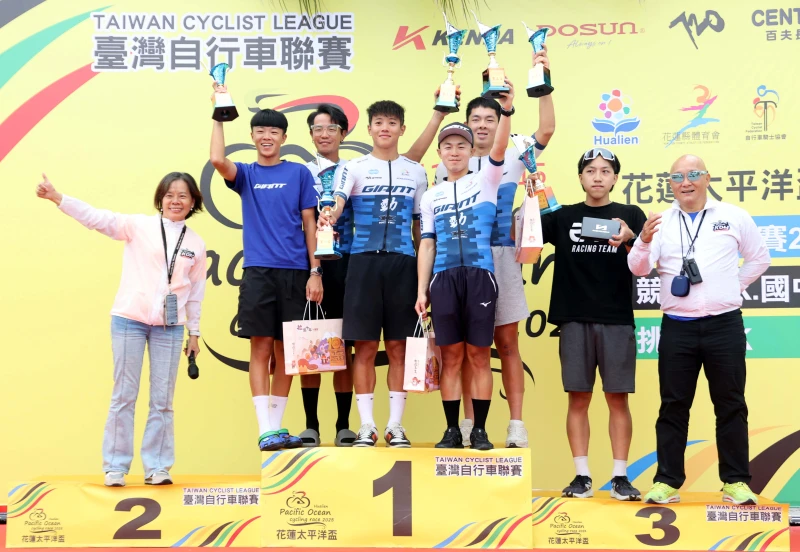 707男子組總排前六名頒獎。中華民國自行車騎士協會提供