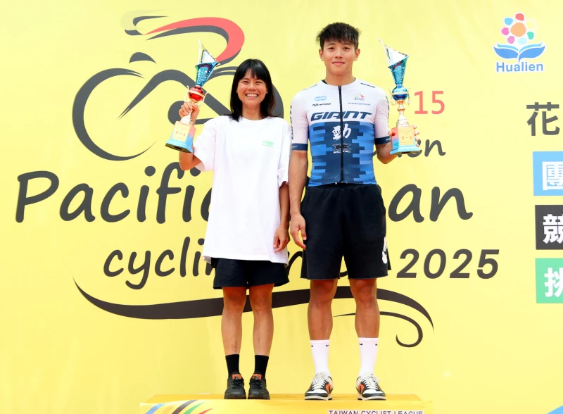 男子組總冠軍許仕儒和女子組總冠軍許書瑋 。中華民國自行車騎士協會提供