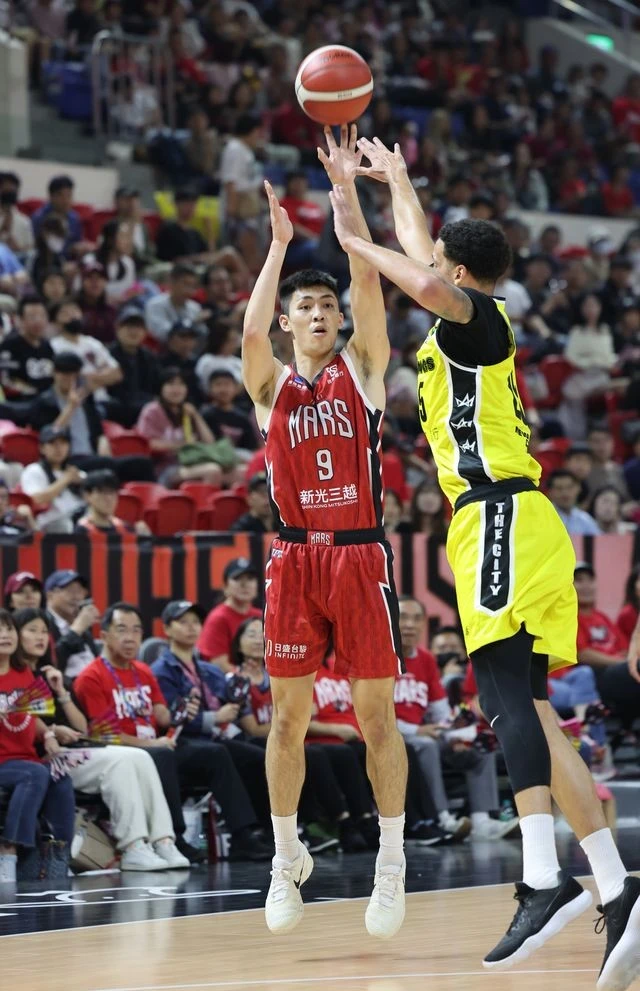 邁入職業第三年的張兆辰四記三分球14分寫個人新高。李天助攝