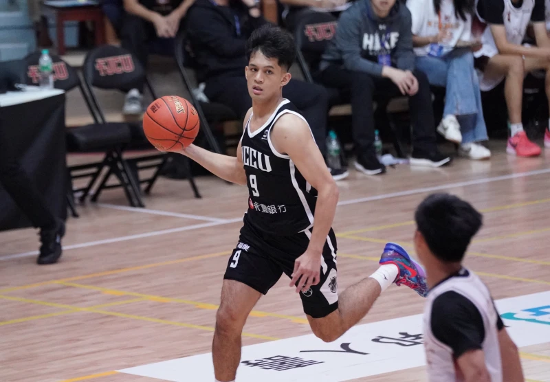 政治大學林恩宇16分10籃板6助攻。大專體總提供