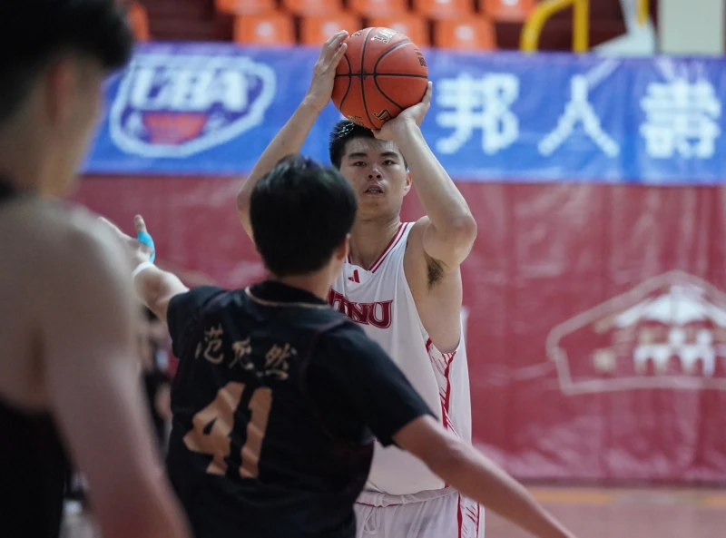 大二中鋒廖子程打滿全場,三分球7投中5飆32分15籃板。大專體總提供