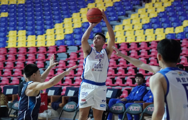 健行科大潘偉傑20分。大專體總提供