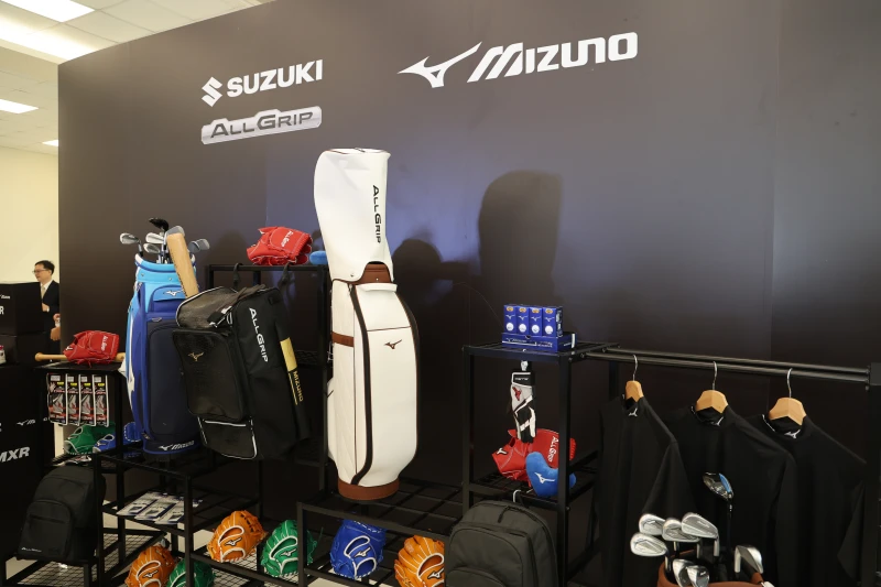 展示的ALLGRIP × MIZUNO 全新聯名系列商品。李天助攝