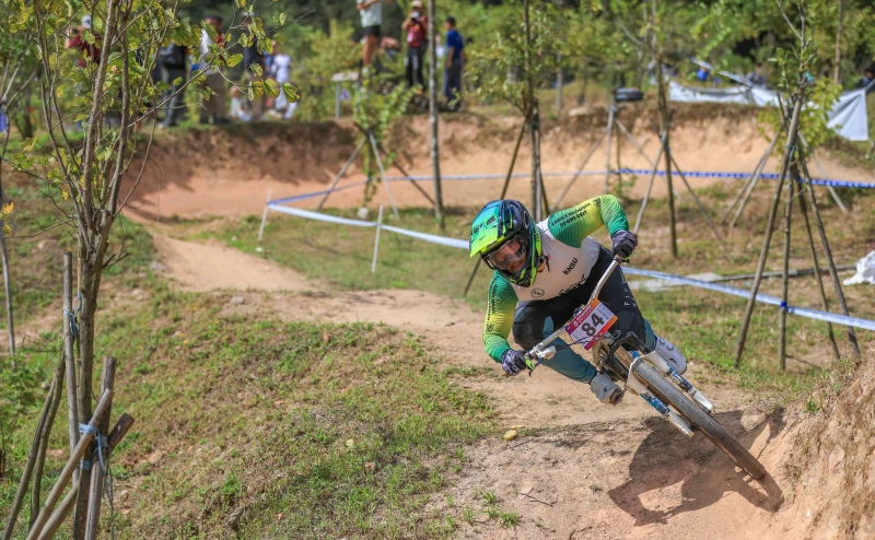 「SYB 2X DS雙人競速賽」男子公開組則是由來自韓國BMX國家隊的Juho Hong，在最終決賽險勝了來自台灣的江勝山。圓創提供