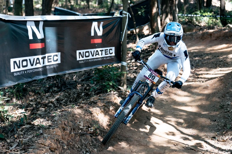 「NOVATEC Enduro 耐力越野賽」歐錦賽速降冠軍Simon Chapelet以0.7秒之差屈居亞軍。圓創提供