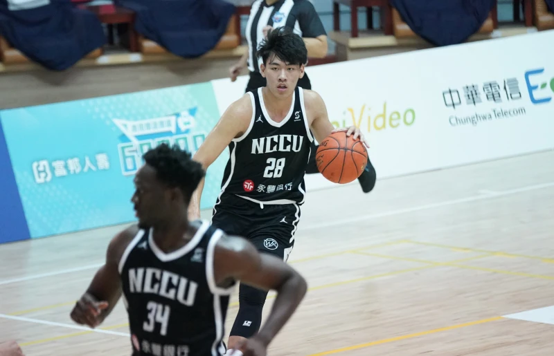 政治大學張鈞淮15分5籃板。大專體總提供