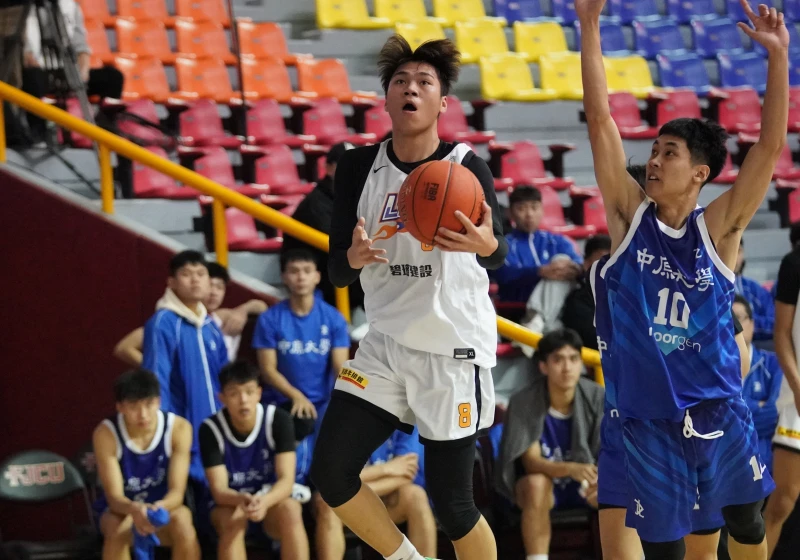 黎明學院潘冠志8分5籃板。大專體總提供