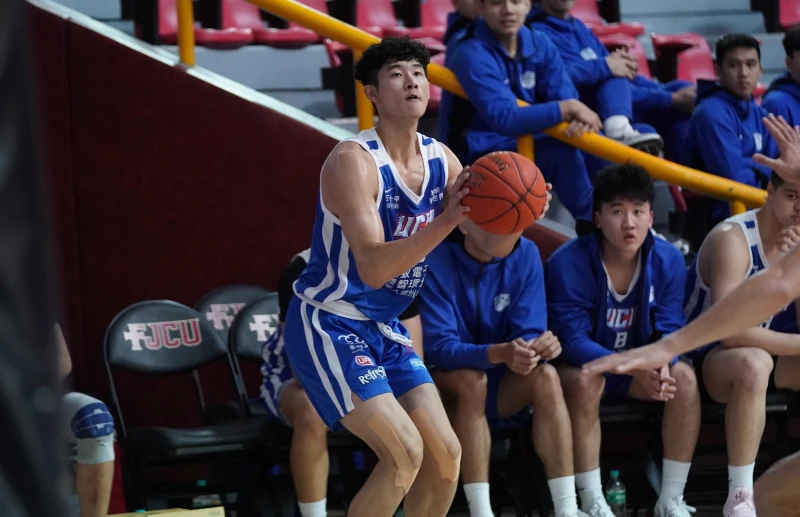 健行科大陳威宇攻下全隊最高20分含四顆外線外帶10顆籃板。大專體總提供