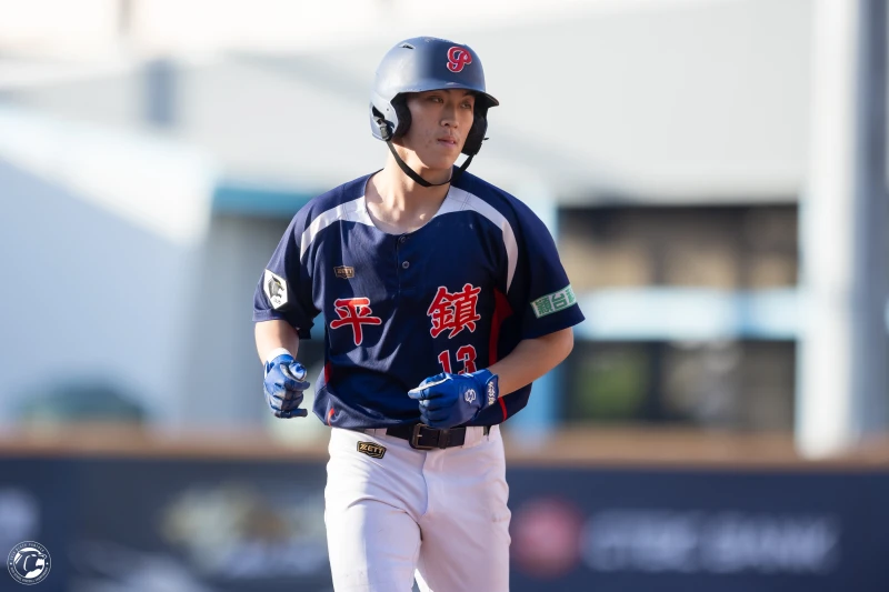 高一劉桓宇成為平鎮高中的中心打者。展逸行銷提供