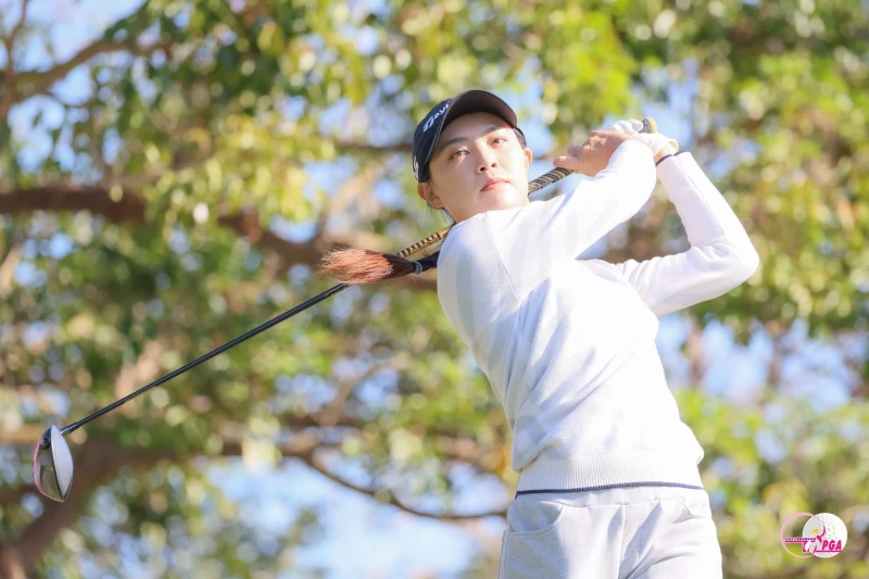 張靖翎以兩回合總桿140桿-4躍居領先。Tlpga／葉勇宏攝