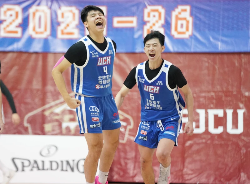 健行科大王鼎鈞(左)及周宏綸(右)雙衛合力砍下45分。大專體總提供