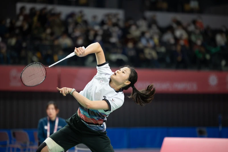 羽球選手沈彥汝以堅強意志力克服腿部傷勢進軍冠軍戰為我國拿下一面銀牌。運動部提供