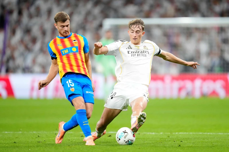 瓦倫西亞前鋒盧卡斯·貝爾特蘭(左)。法新社