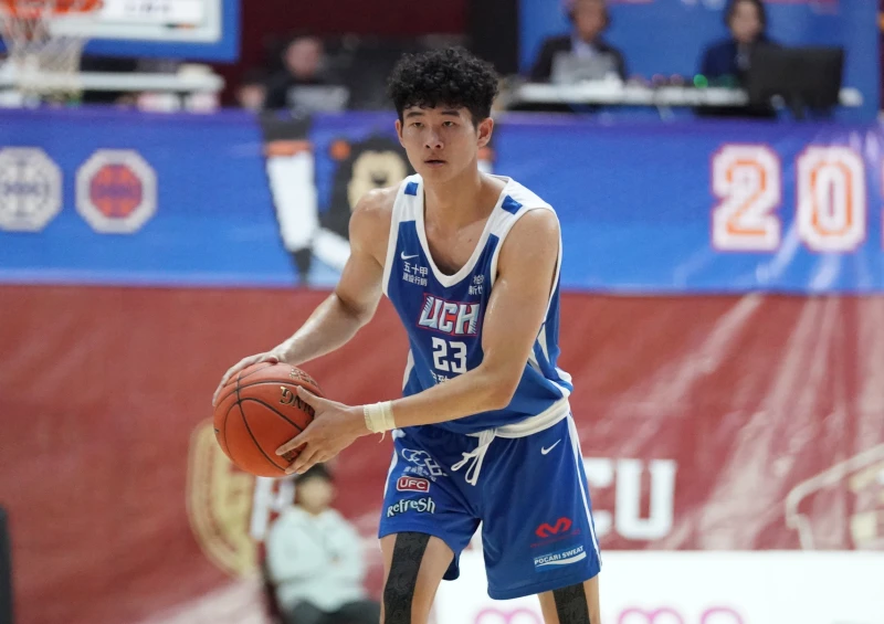 健行科大陳威宇16分9籃板。大專體總提供