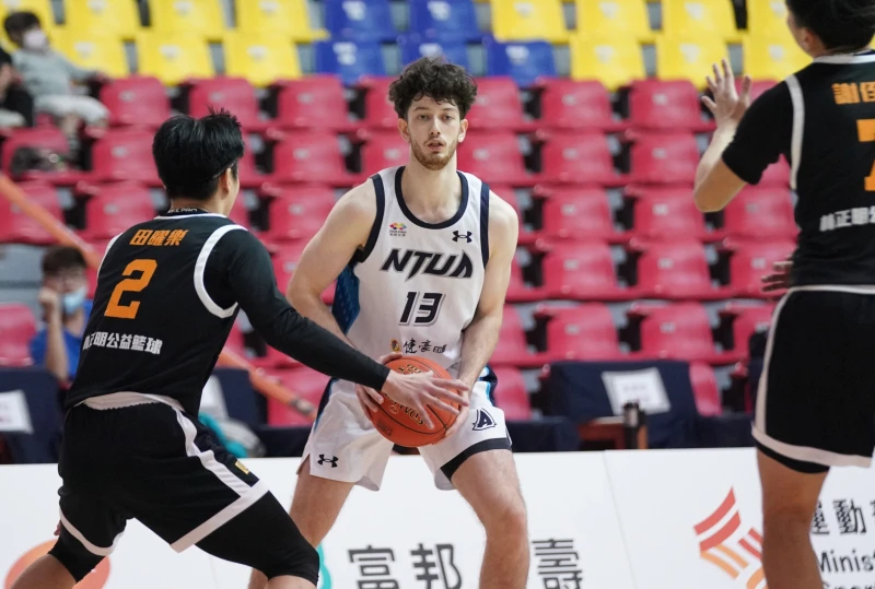 臺灣藝大飛尼克斯15分7籃板。大專體總提供