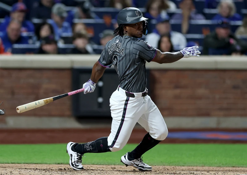 紐約大都會二年級生L.阿庫尼亞（Luisangel Acuña）休賽季回到家鄉打冬季聯盟挨觸身球。法新社