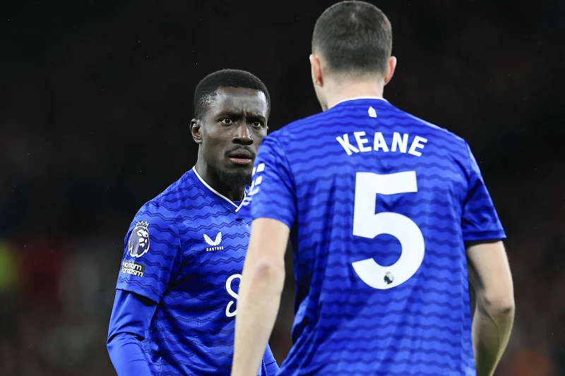 艾佛頓中場球員蓋耶(Idrissa Gueye,後)賽後公開致歉。法新社