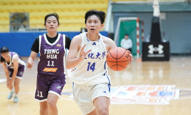 文化大學鄭慧慈拿下15分19籃板。大專體總提供