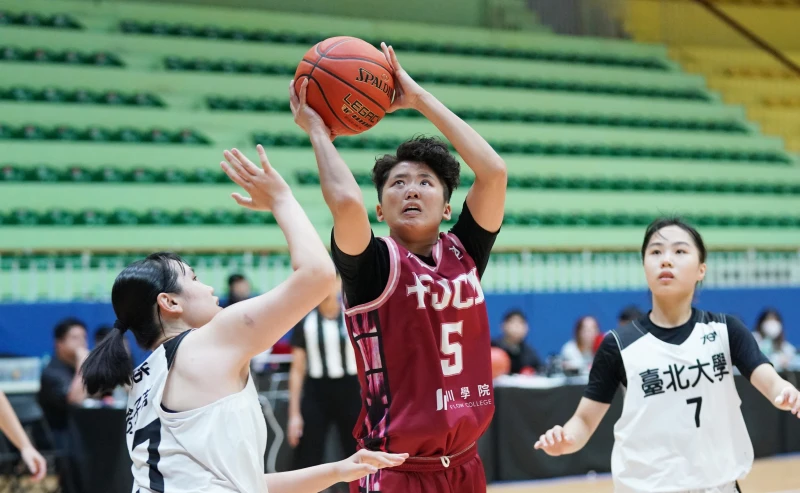 輔仁大學黃蕙均打出全隊最高24分14籃板的雙十表現。大專體總提供