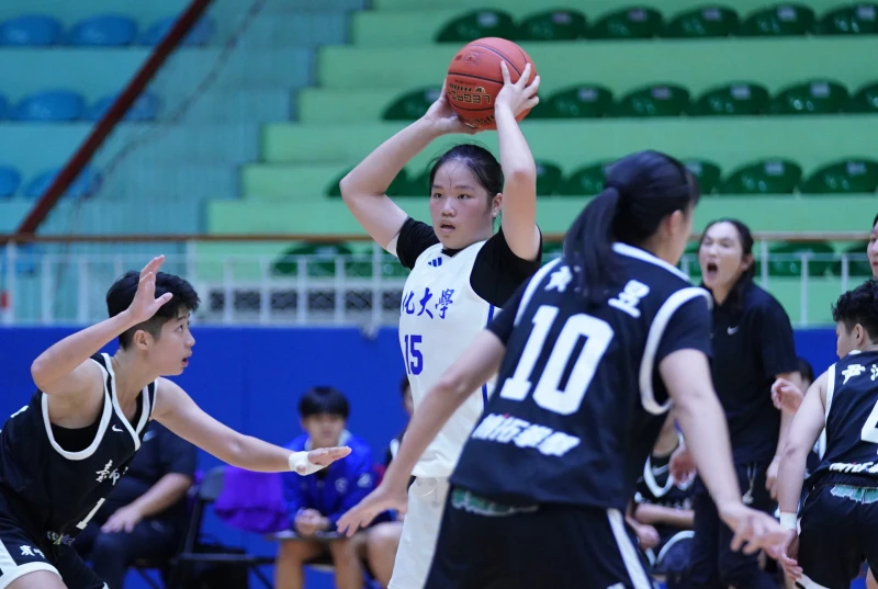 文化大學廖秀珍拿下11分11籃板。大專體總提供