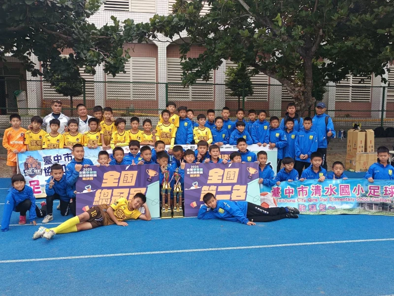 同樣來自台中的協和、清水賽後一同合照。詹健全攝