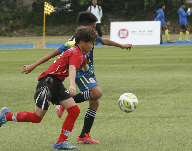  明道國小以團體戰力展現堅強的防守功力。詹健全攝