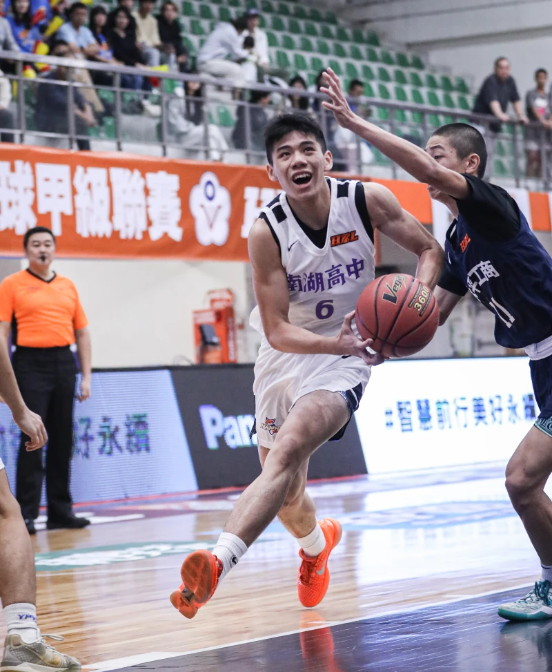 乙級仁愛國中出身的張哲瑋三分球10投中3飆個人新高22分。高中體總提供