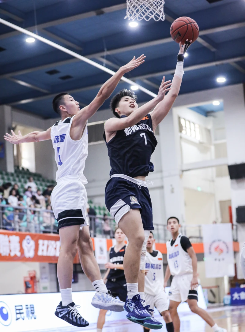 彰化成功主控弟弟余玄騰先發28分28秒16投中9拿22分生涯新高。高中體總提供