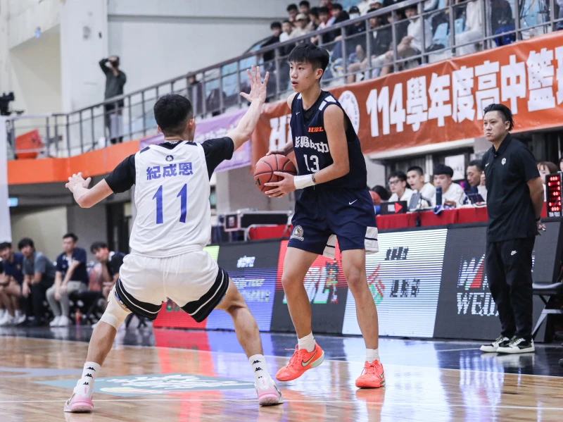 彰化成功張承曄三分球2中26罰中6拿20 分8籃板4助攻 。高中體總提供