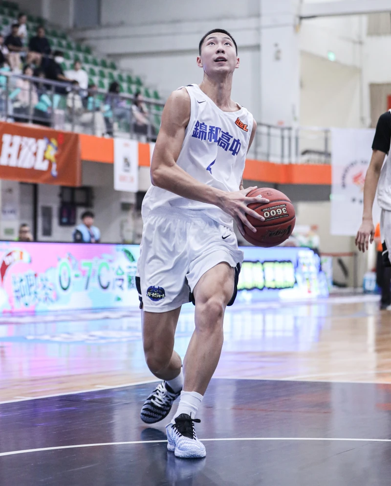 錦和197高三小長人范瑋宸20 分。高中體總提供