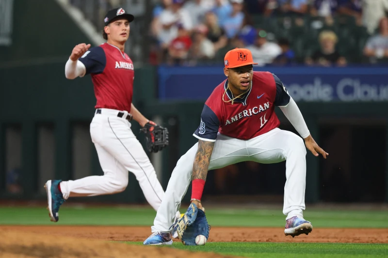 坦帕灣光芒潛力新秀艾薩克（Xavier Isaac，右）。法新社