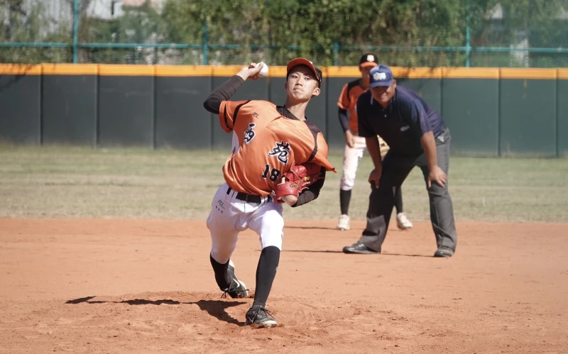 西苑鍾亦軒飆K拆彈。學生棒聯提供