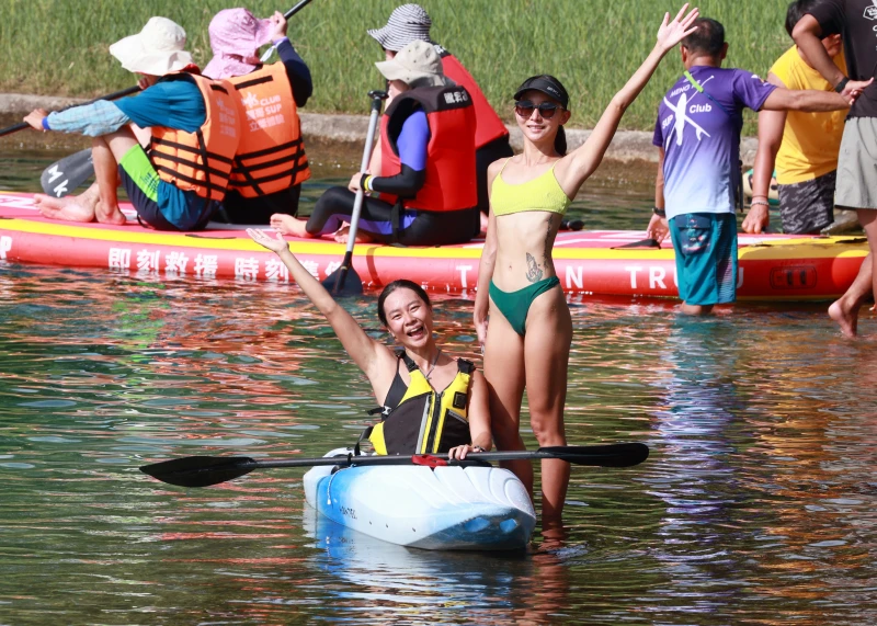 划船讓雅祺認識許多喜愛冒險的朋友。特約記者 郭運復攝