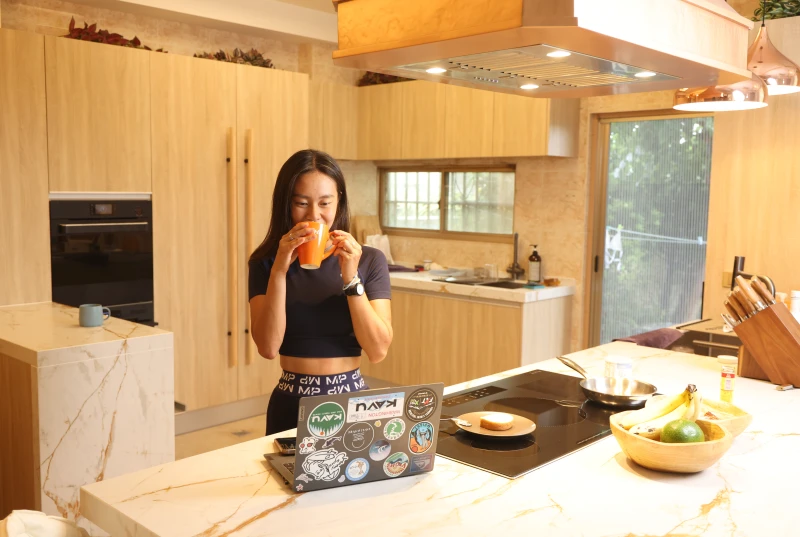 遠距工作讓雅祺時間自由，可以做更多喜歡的事情。特約記者 郭運復攝