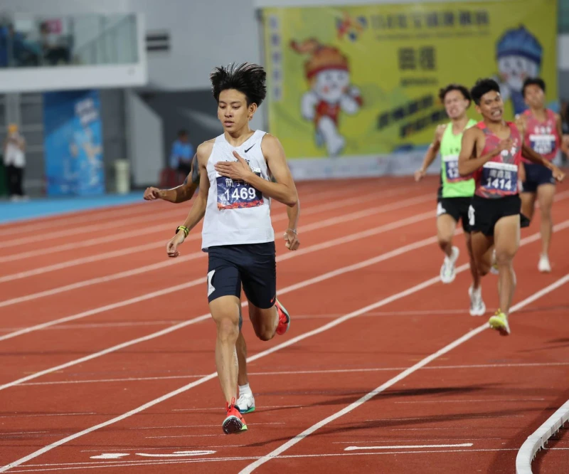 僅18歲半的簡子傑在四個月內連續打破1500公尺以及5000公尺全國紀錄。李天助攝