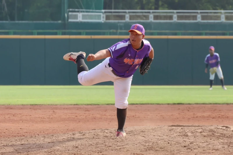 陳頌恩兩度登板投打貢獻。學生棒聯提供