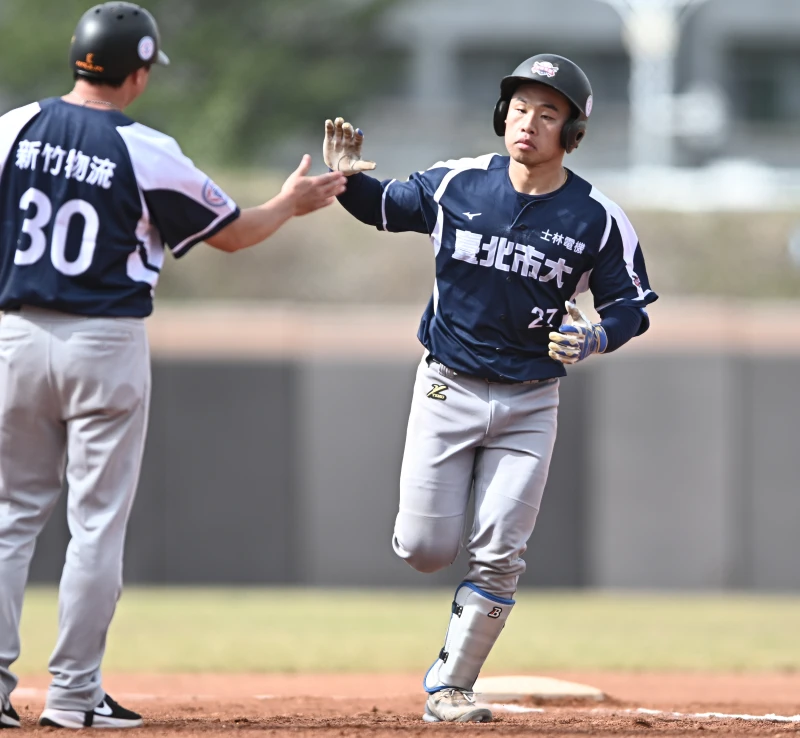 白井雄登開賽3分砲。大專聯賽提供