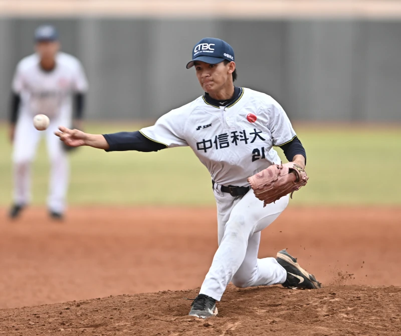 張豪幸1.1局後援勝。大專體總提供