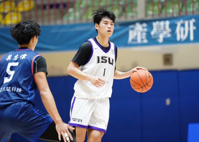 義守大學陳家銓全隊最高19分15籃板。大專體總提供