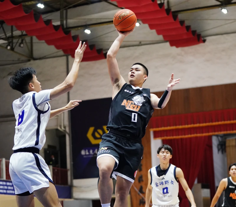國立體大林睿軒14分13籃板。大專體總提供