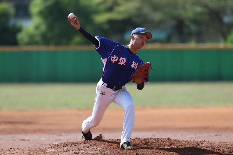 張均富8局完投敗。大專體總提供