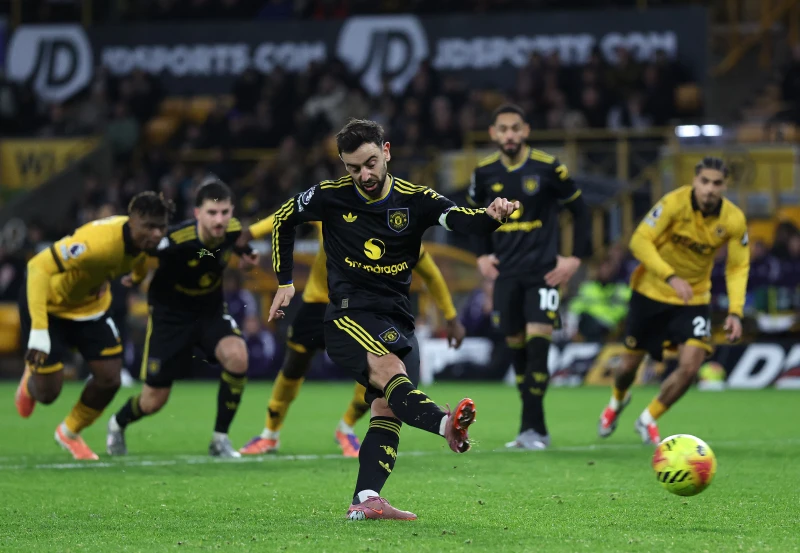 隊長B.費南德斯(Bruno Fernandes)梅開二度助曼聯拿下勝利。法新社