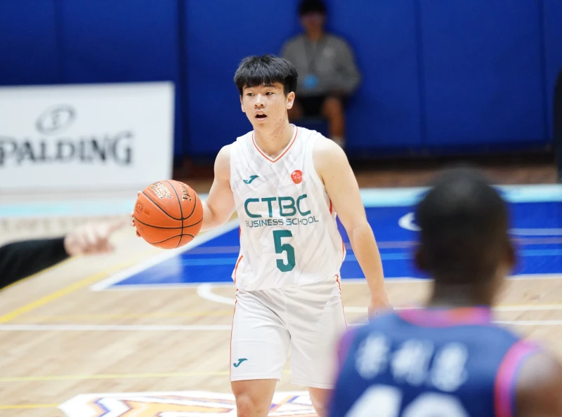 中信學院劉恩任17分5籃板4抄截。大專體總提供