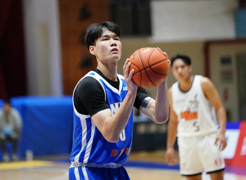 虎尾科大郭俊言10分11籃板。大專體總提供