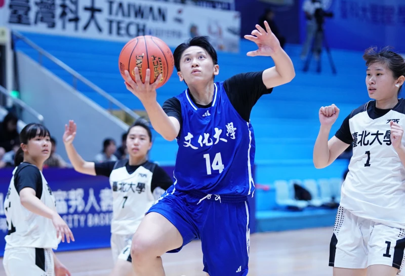 文化大學鄭慧慈22分13籃板。大專體總提供