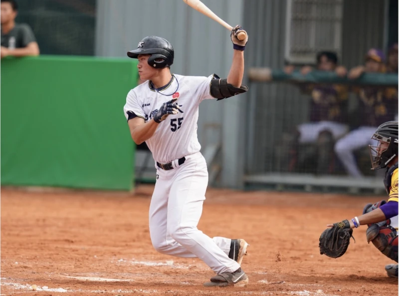 麻張靖維敲幸運追平安打。大專體總提供